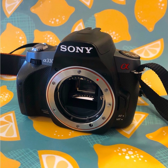 Sony Alpha 330 (Sony A330) kit with 2 lenses - Picture 3 of 13
